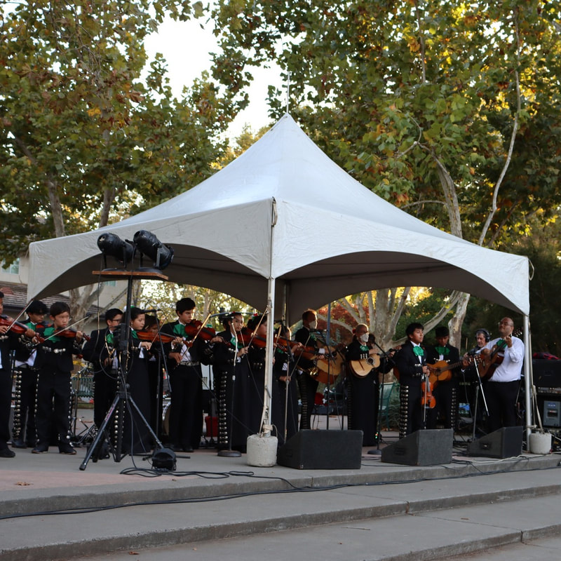 Mariachi at Dia de los Muertos